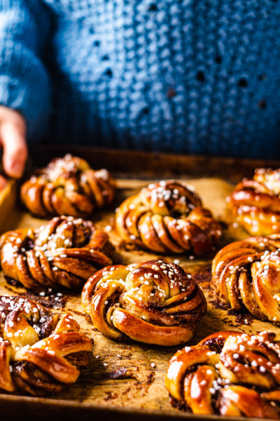 vegan kanelbullar tray