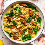 Vegan broccoli pasta with chick'n-image