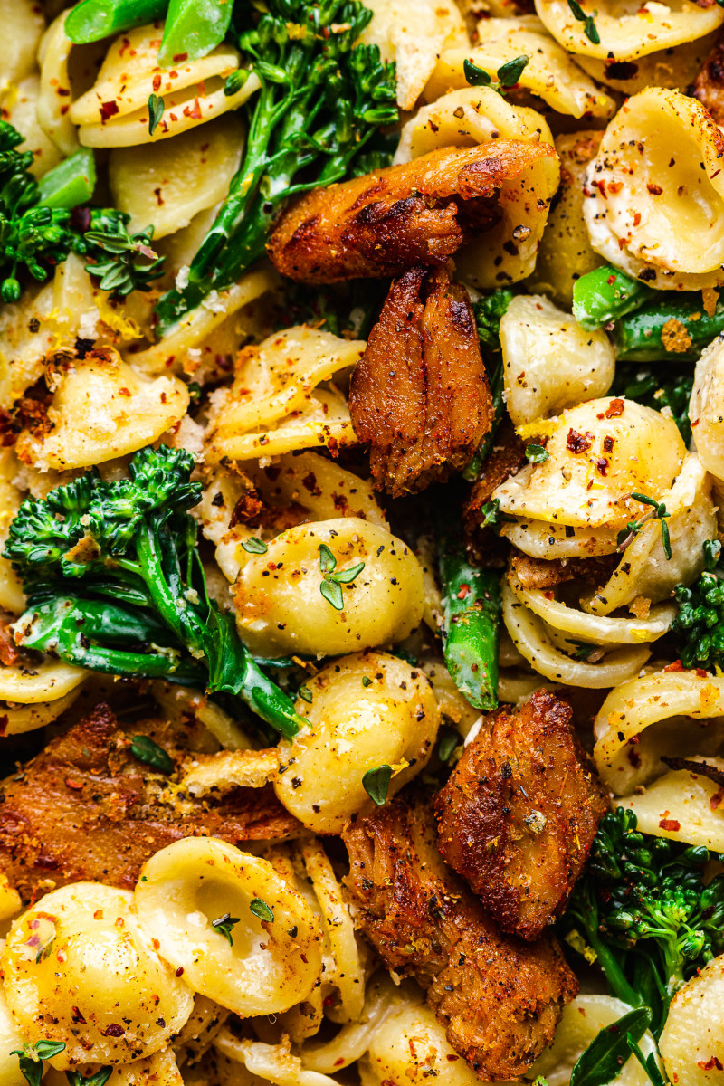 vegan broccoli pasta close