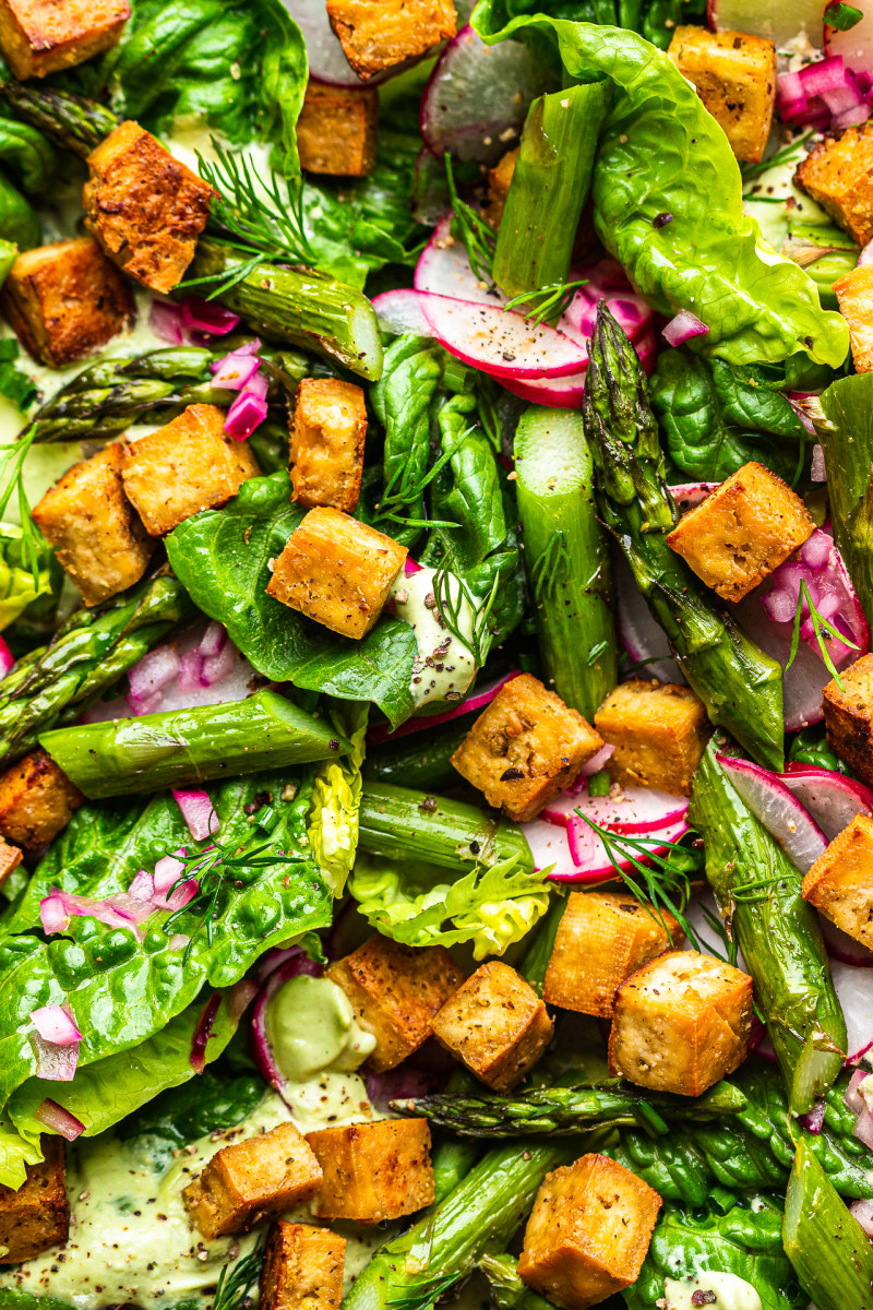 https://cdn77-s3.lazycatkitchen.com/wp-content/uploads/2023/05/asparagus-salad-lemon-tofu-close-800x1200.jpg