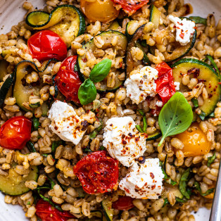 Barley salad with summer vegetables