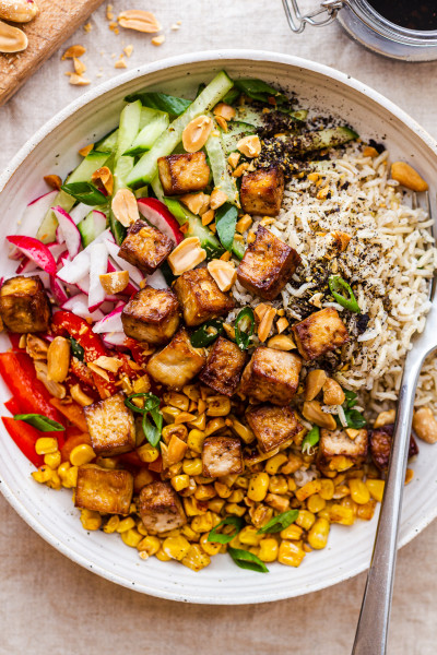 Mexican lunch bowl with spicy crumb - Lazy Cat Kitchen