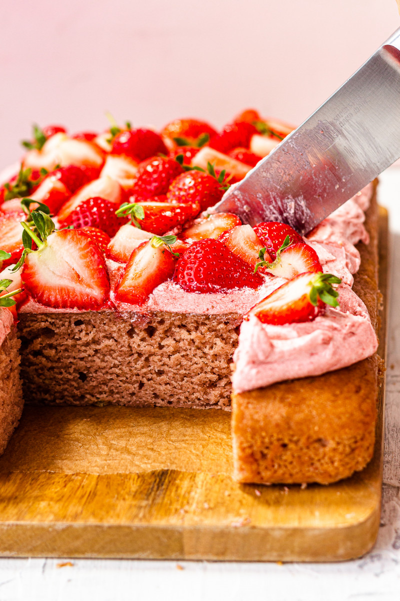 vegan strawberry cake cut