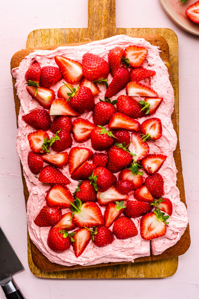 EASY Strawberry Vanilla Cake ~ two sugar bugs