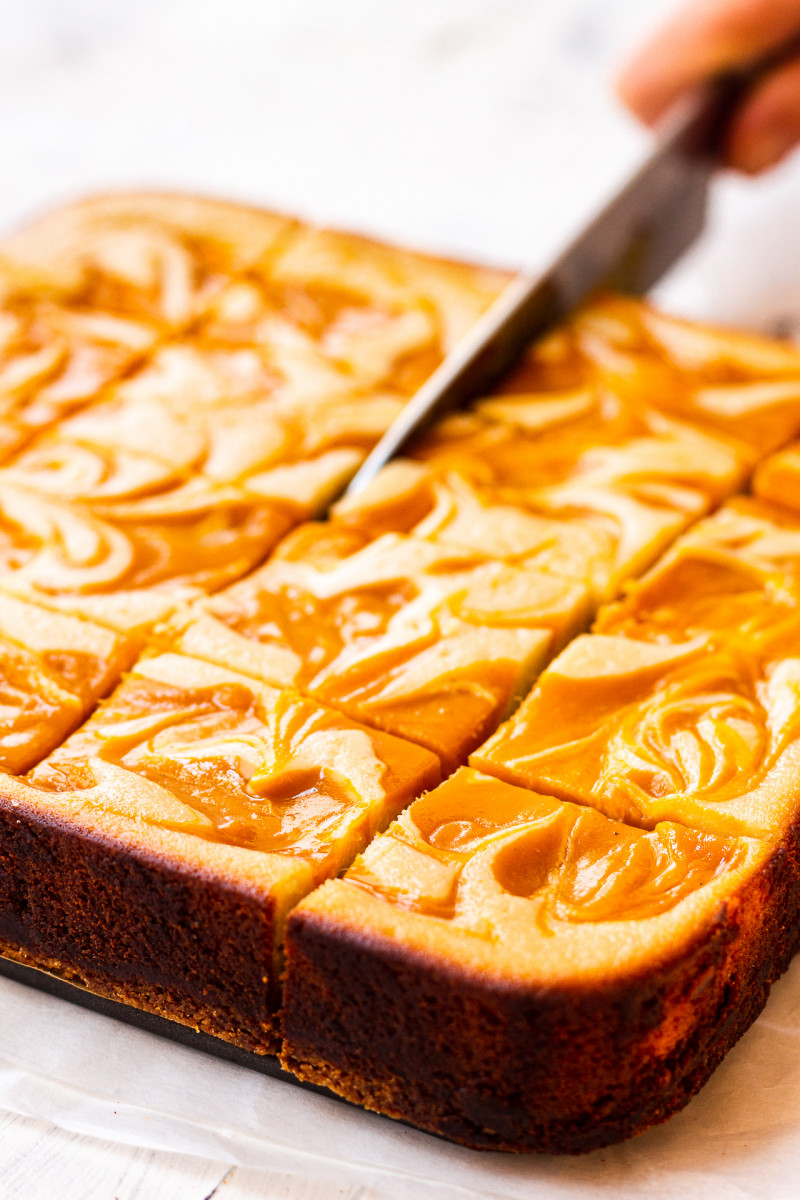 vegan mango cheesecake bars cut