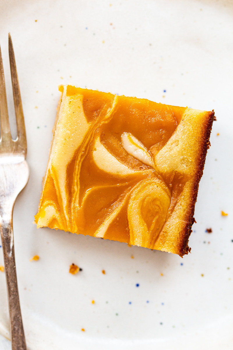 vegan mango cheesecake bars slice