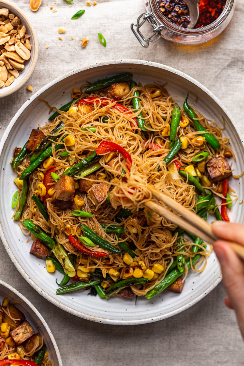 vermicelli noodles chop sticks