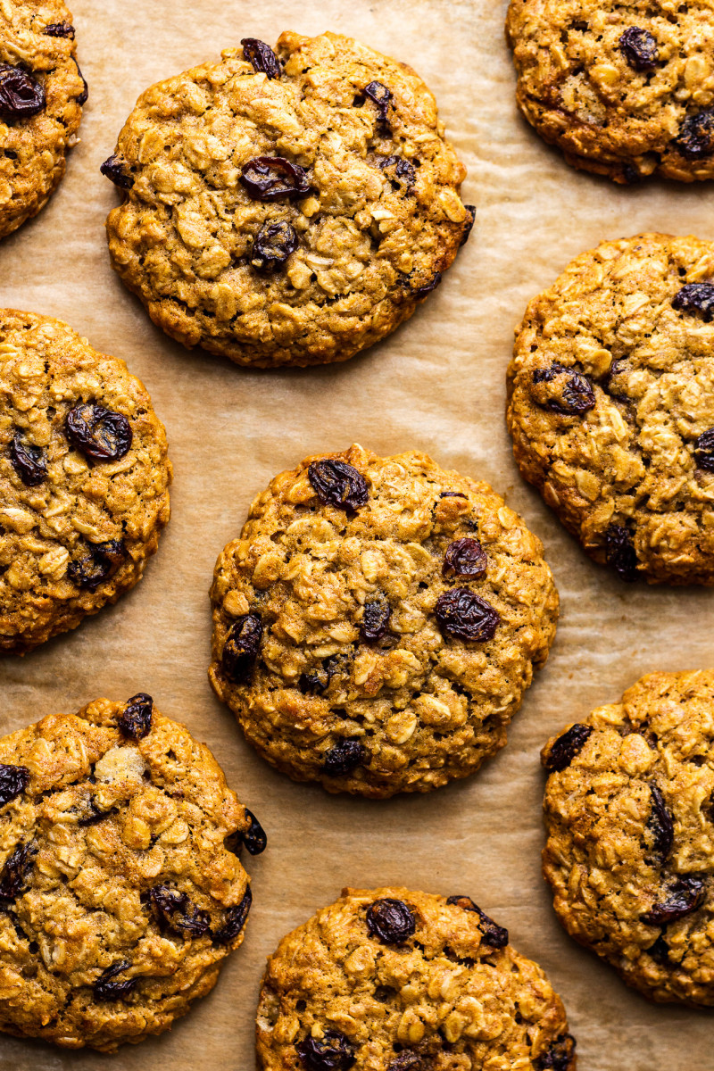 vegan oat raisin cookies