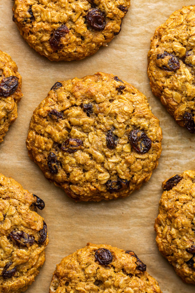 vegan raisin oatmeal cookies