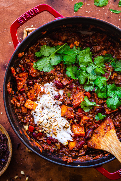 vegan lentil chilli walnuts