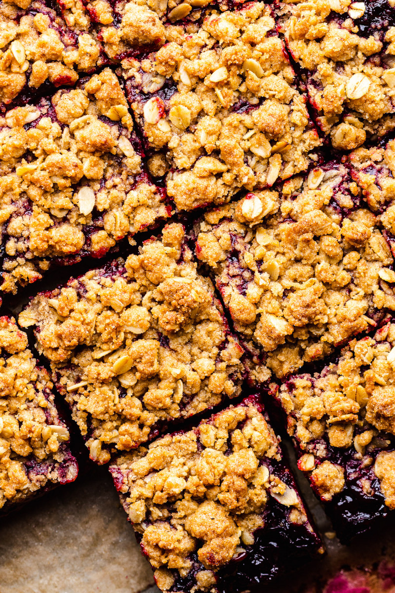 blackberry crumble bars top down