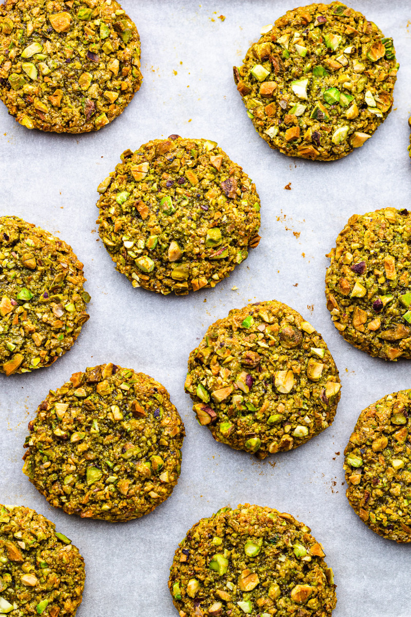 pistachio cookies baked