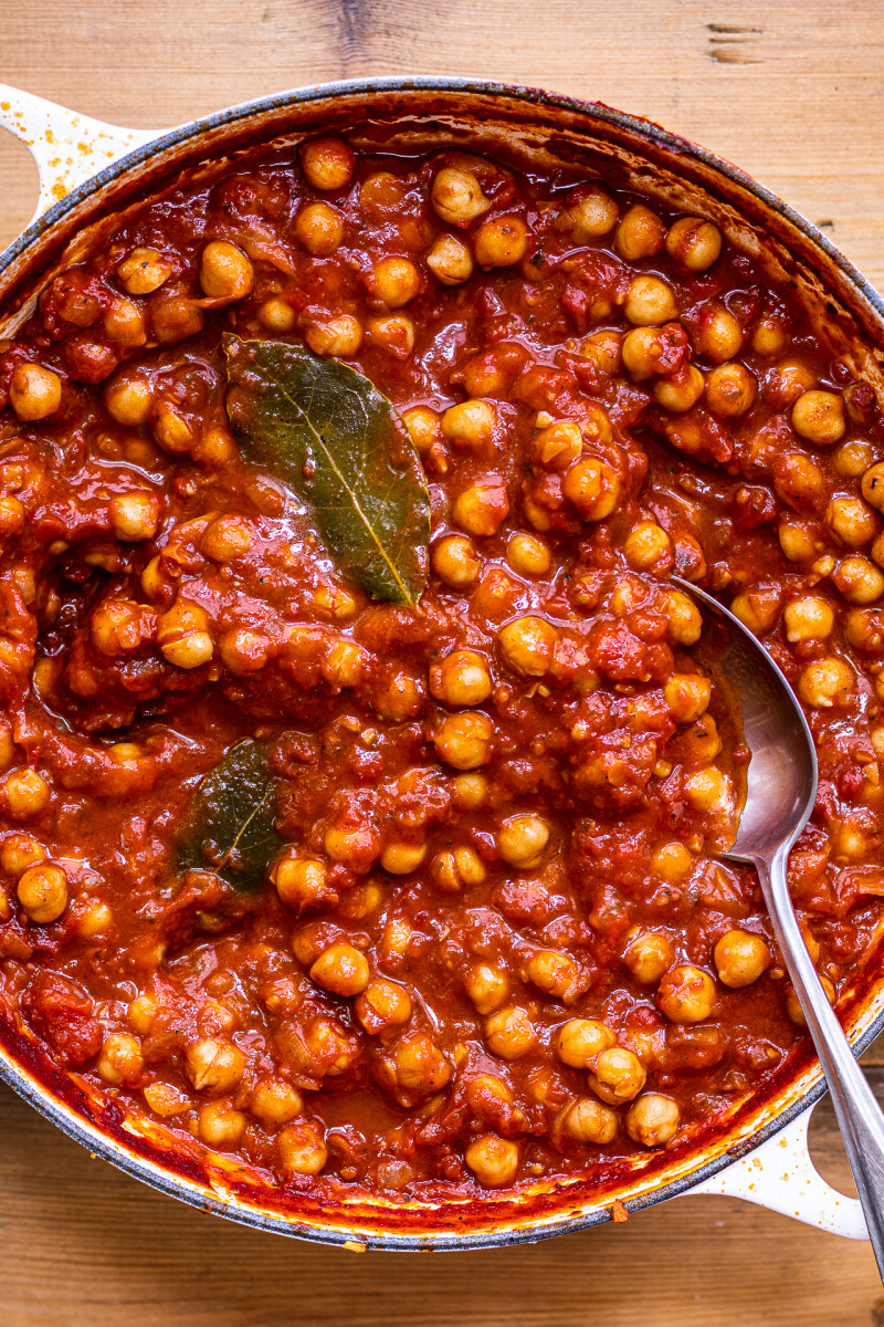 greek chickpeas tomato sauce pan