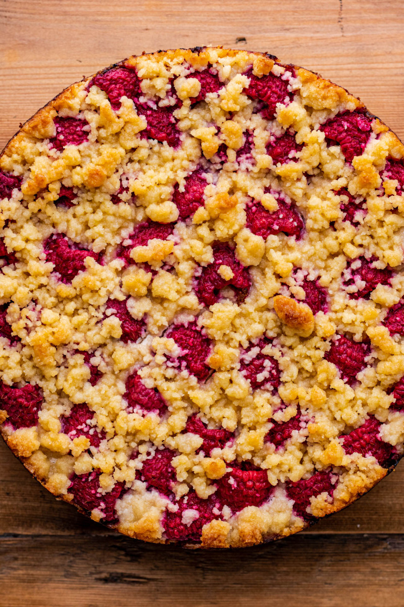 vegan cheesecake crumble baked