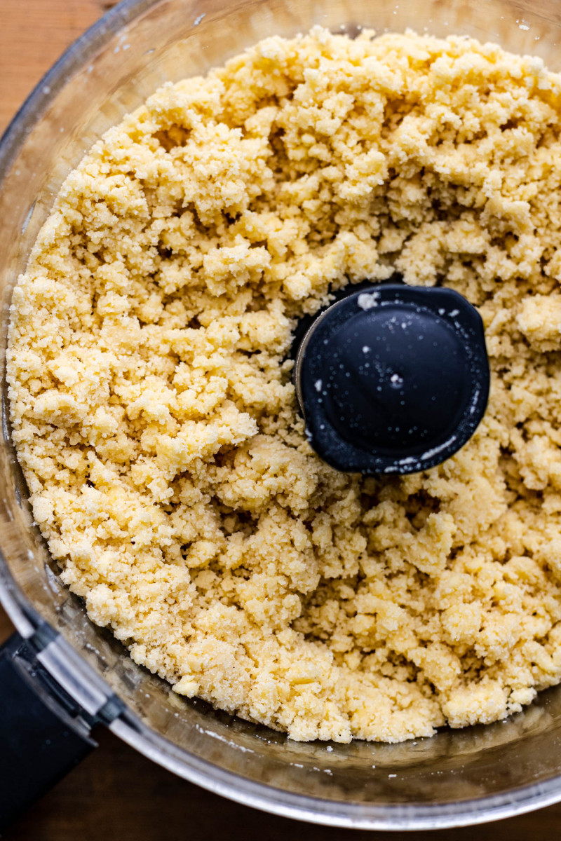 vegan cheesecake crumble making