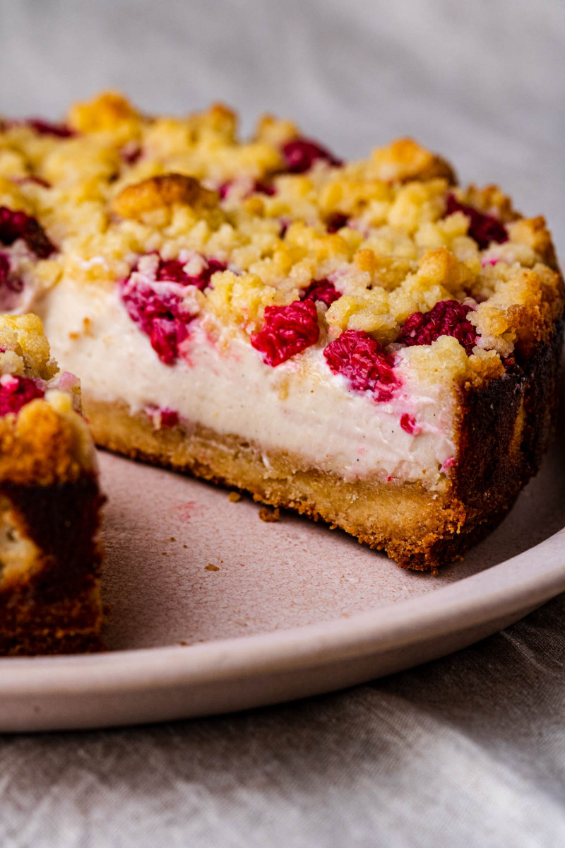 vegan cheesecake crumble side