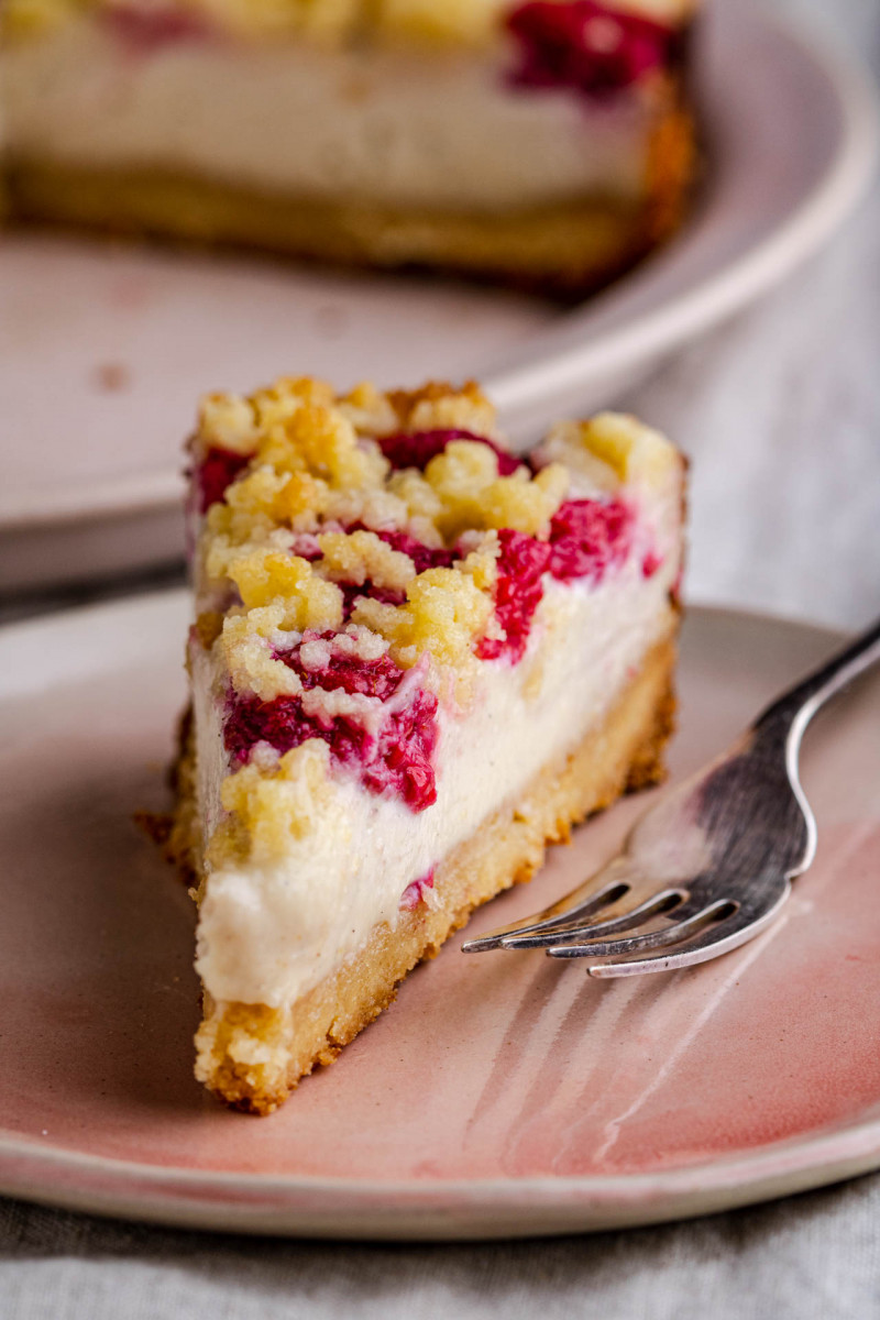 vegan cheesecake crumble slice