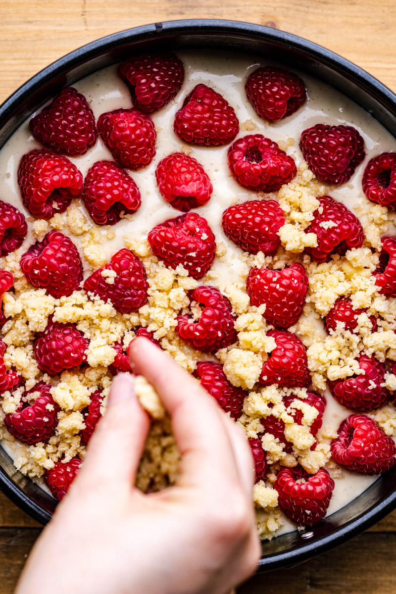 vegan cheesecake crumble topping