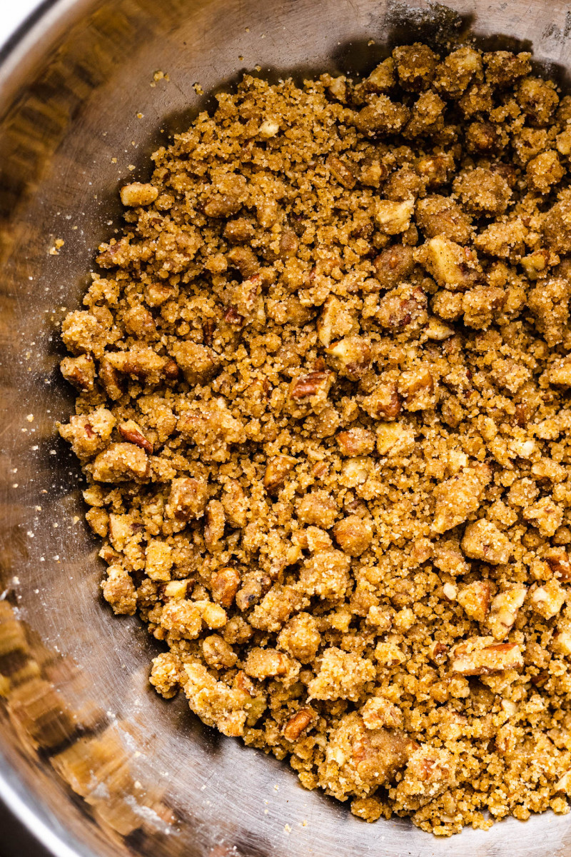vegan pumpkin muffins streusel topping