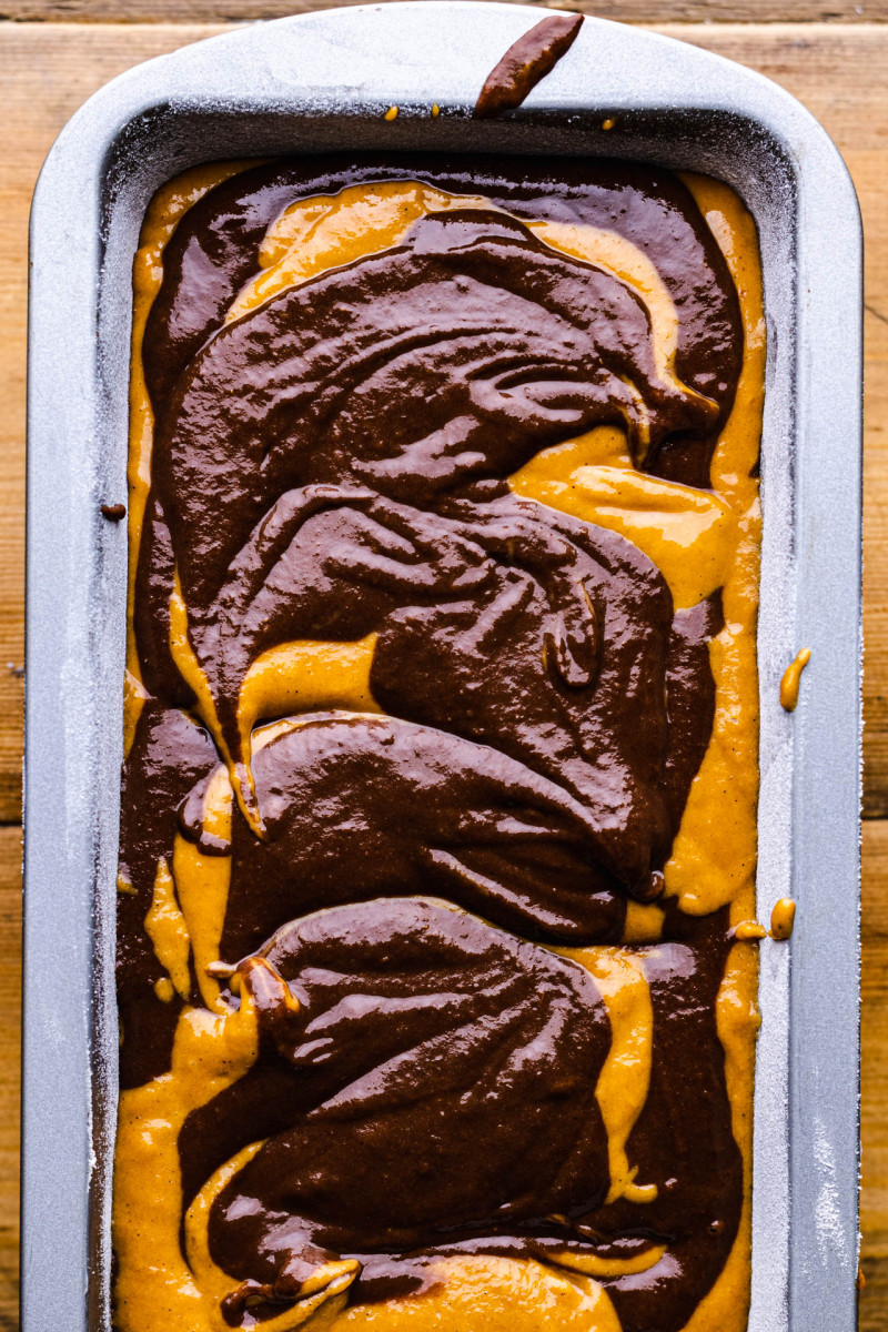 vegan pumpkin marble cake marbling