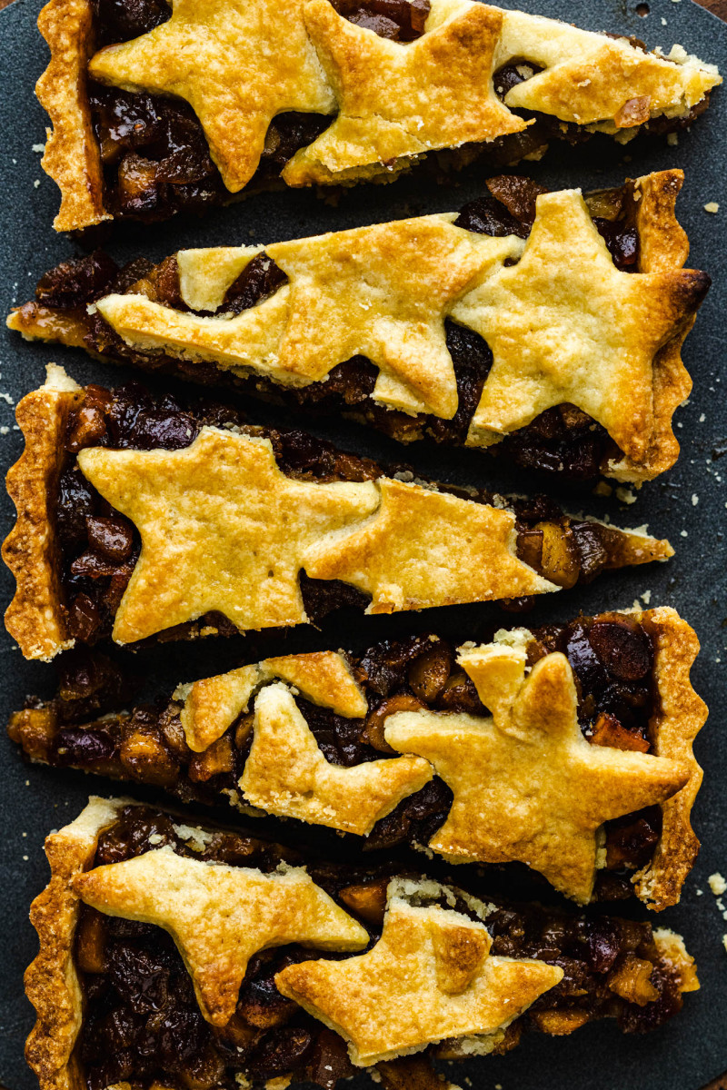 vegan mince pie tart cut