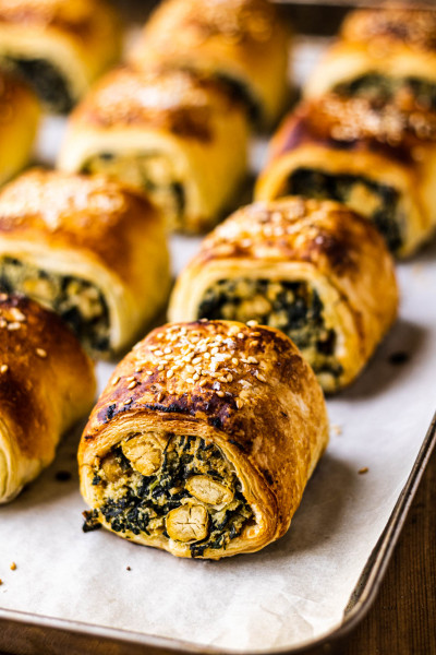 spinach ricotta rolls vegan tray