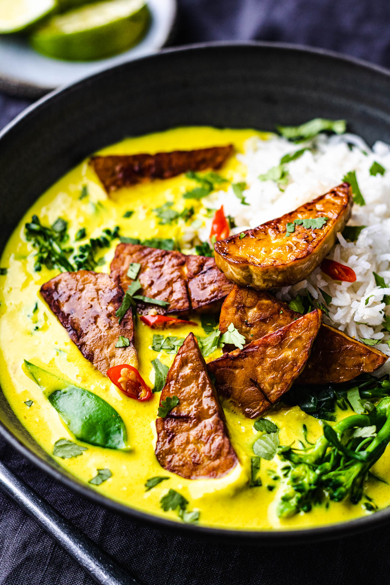 Yellow curry with tempeh