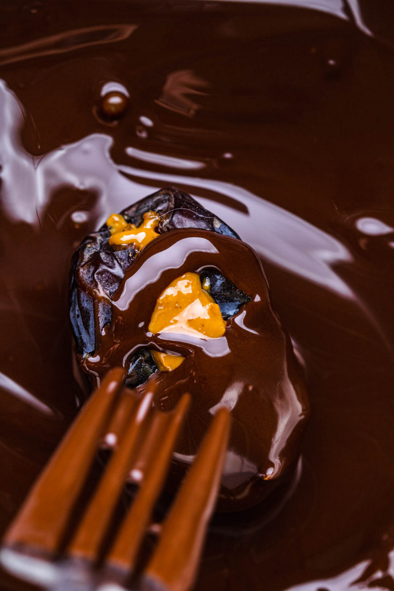 stuffed dates bonbons coating