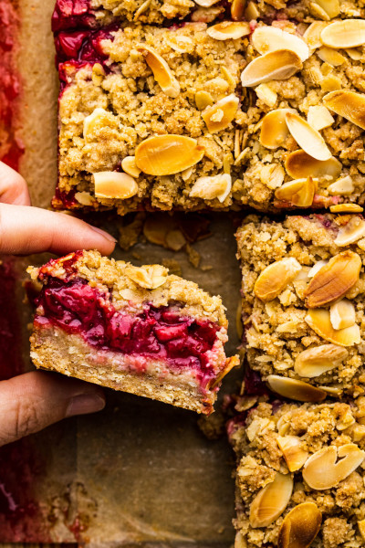 strawberry crumble bars