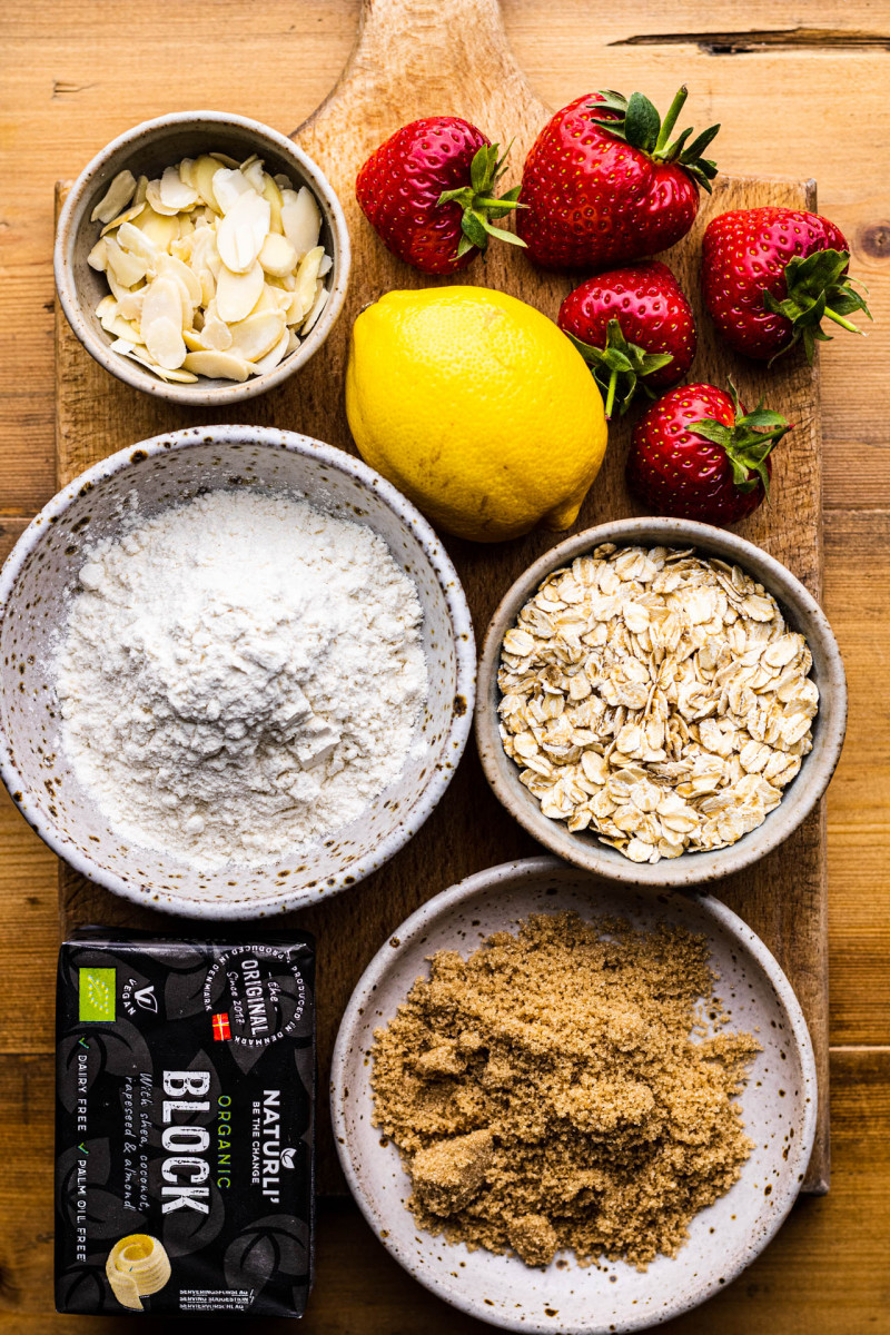 strawberry crumble bars ingredients