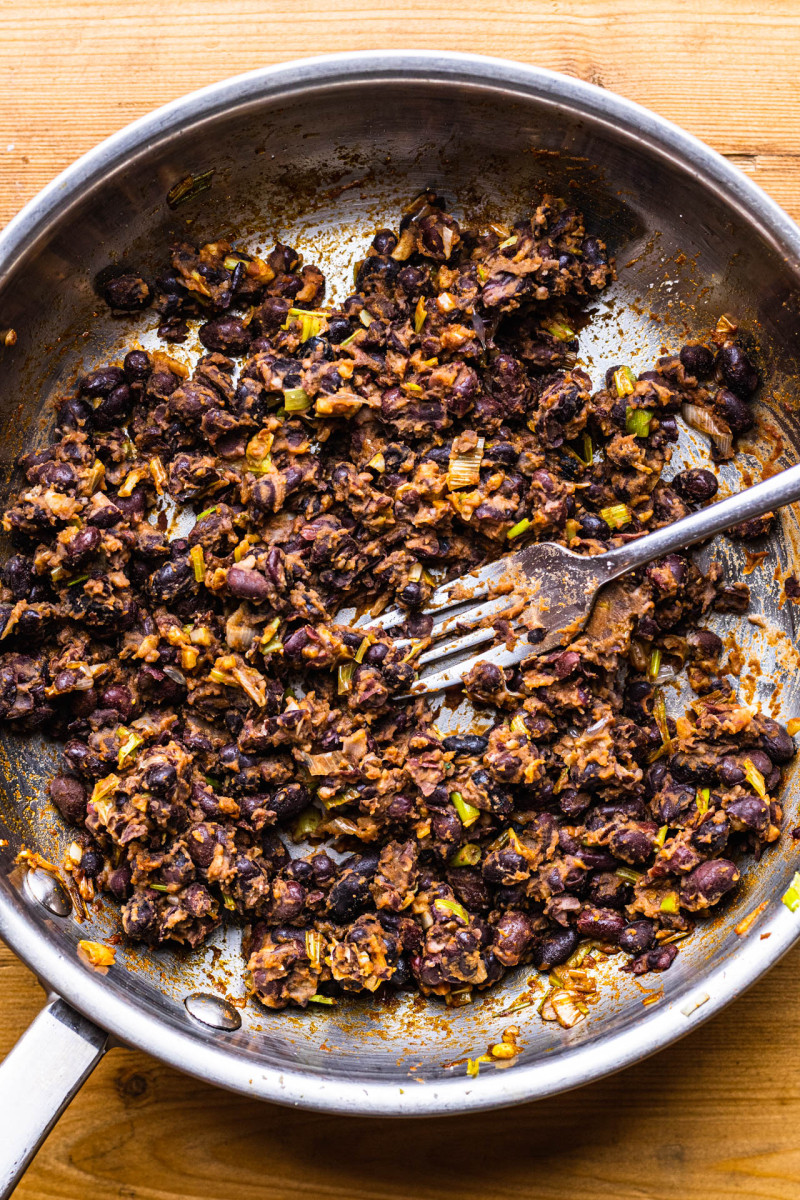 vegan burrito chipotle tempeh beans