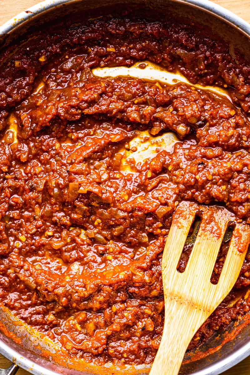 vegan burrito chipotle tempeh sauce